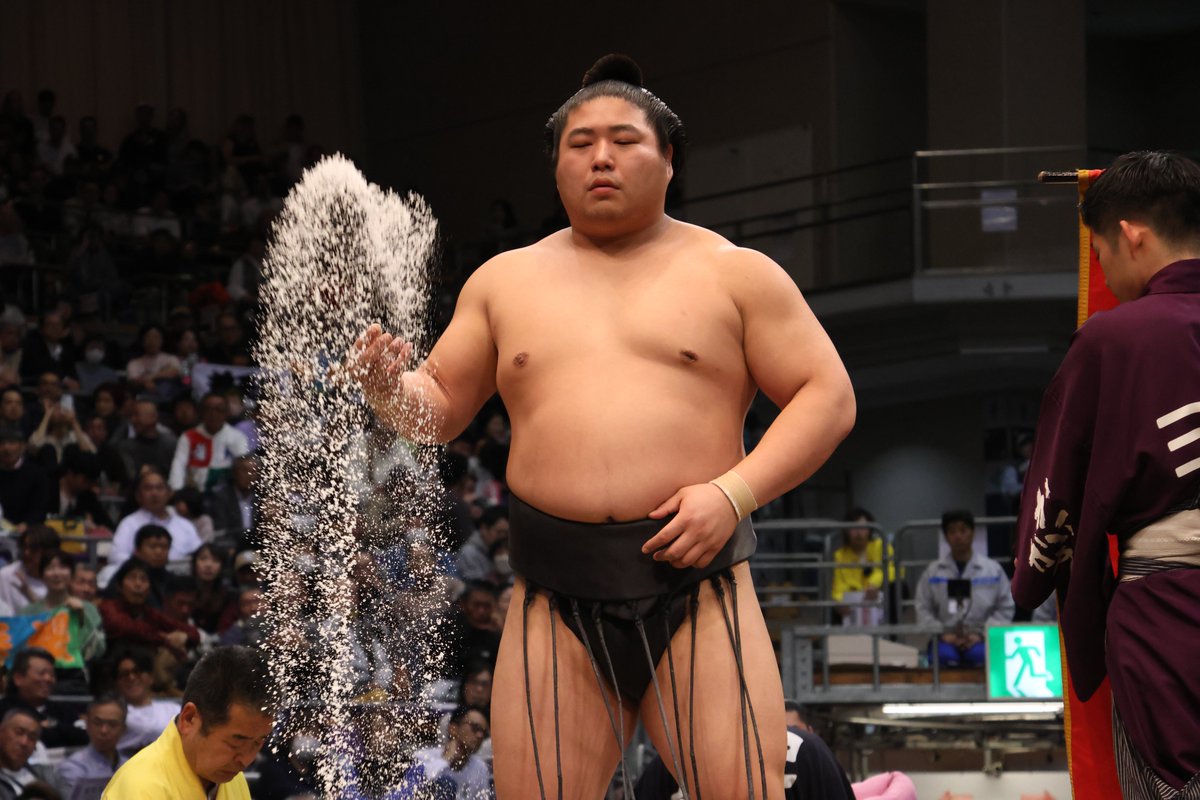 七日目の様子＞ 幕内取組 若元春（3勝4敗） 上手投げ 琴櫻（2勝5敗