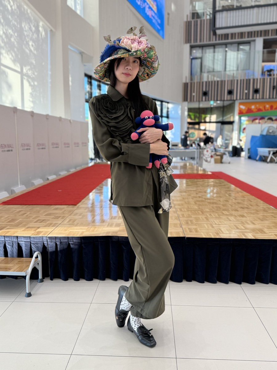 本日、イオンモール新利府にて
ダンスとランウェイ💃
吹き抜けの広い会場でるんるん♪

それと、
今まで画面越しでしか会えてなかったモデルさんたちにもやっと会えて、
感動の再会なみに嬉しかった💓

明日はダンスとランウェイの他に、
サイエンスショーの司会もやらせていただきます！