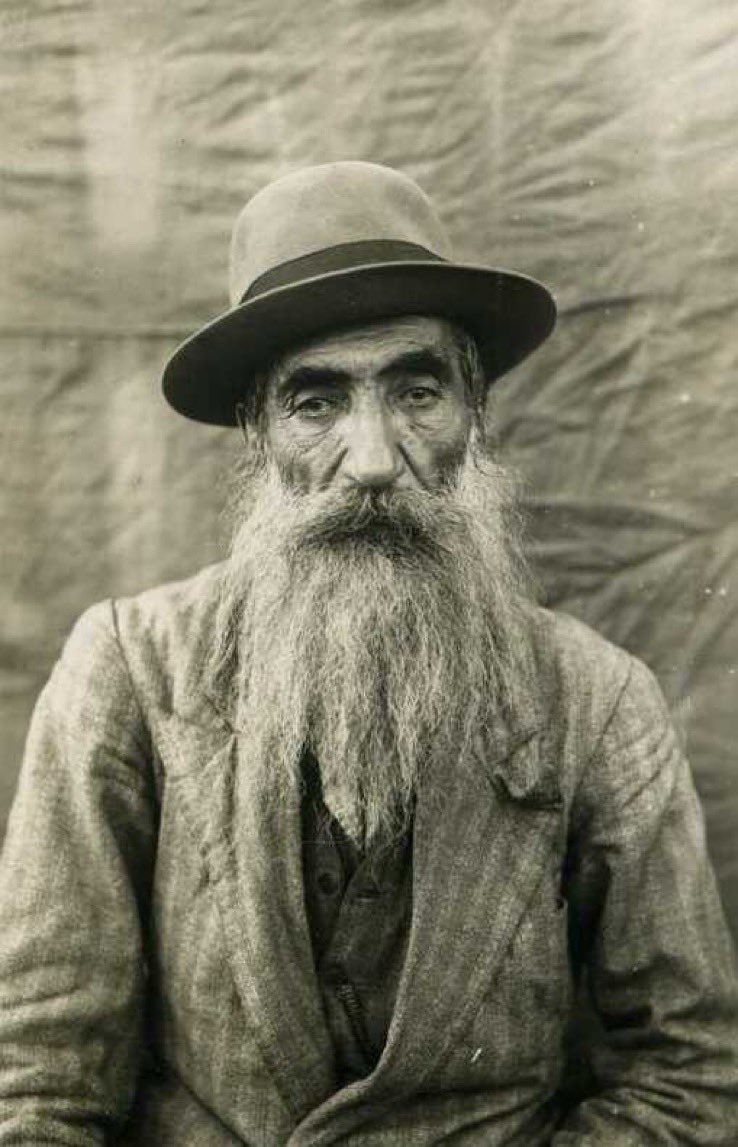 “Bizim alnımızda kara leke yok, başını dik tut cigeram. Varsın buğday meydanı bugün bize kerbela olsun.”

Seyîd Rıza 

Xo Vîra Meke..

#15Kasım