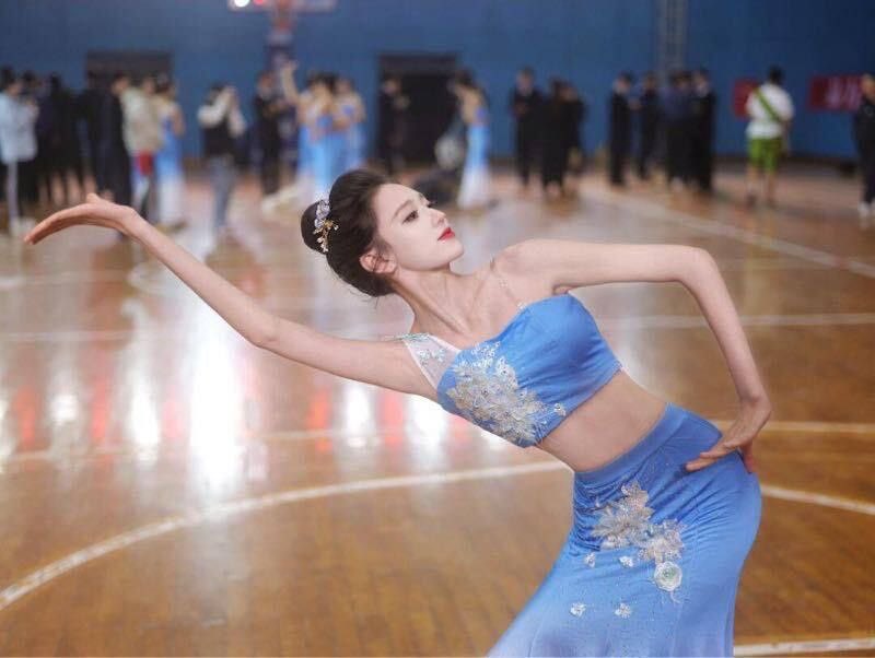 黄推福利内容 - 鸭鸭cos援助的精彩图片 福利姬鸭鸭cos援助分享的黄推图片1 - 网红私拍内容