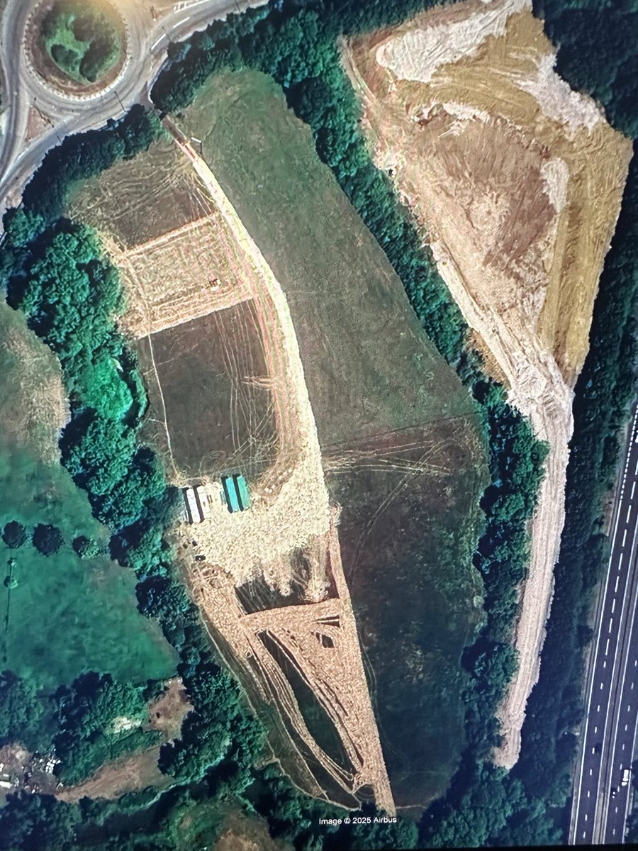 PlebEnforcement's tweet image. This story is bugging me. 

Photo 1: 04/24
Photo 2: 06/24
Photo 3: 07/25

This has all been fly tipped in the last 5 months! No rubbish in any historical aerial photos. 

The site activity began only by June ‘24. It looks like it was prepared for exactly this purpose.