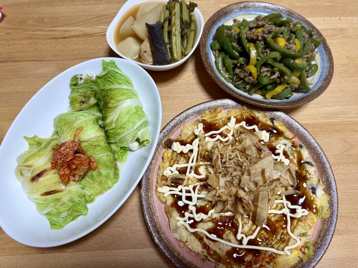 娘は今日、市の新人戦🥋
個人、大体共に優勝🏆
次は、県の大会に向けて頑張って❗️
息子はだいぶ熱が下がっり、食欲が戻ってよかった〜
肉が食べたかったみたいだけど😅
夜ご飯
お好み焼き
大根煮物
白菜えのき巻き
ピーマン味噌そぼろ炒め

#夜ご飯 #おうちごはん #シンママ