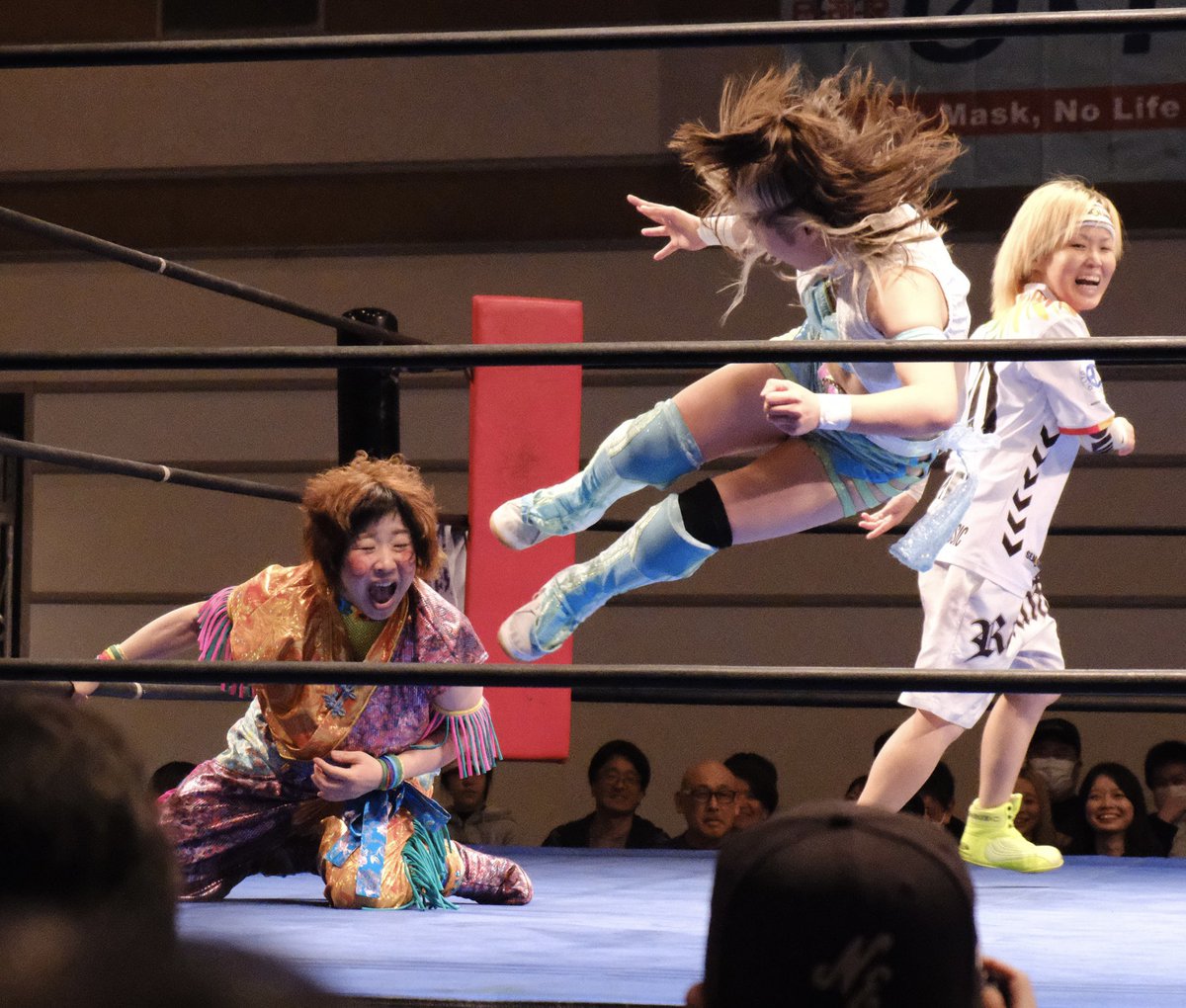 ハイスピード女王への第一関門！
師匠のかつてのライバルと

#風南ユキ 
#SEAdLINNNG 
#魂の女子プロレス
#米山香織
#KGFpro
#045興行
#BAR045