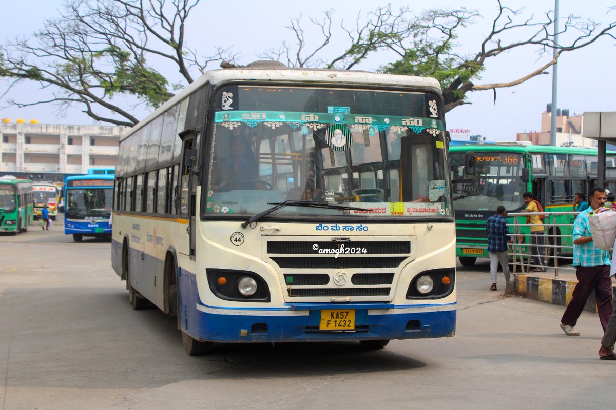 TheKannadiga_RF's tweet image. 🚍 Reliable KR Market connector!

Route 215K links KR Market ↔ Anjanapura with a steady 10 to 15 mins frequency - a real saviour for daily market goers along Kanakapura Road.

🛣️ Via: South End Circle, Banashankari, Konanakunte Cross, Avalahalli