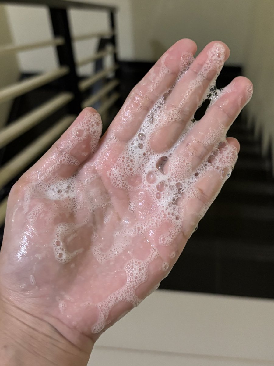 romapntis's tweet image. nyobain shampoo salt-free ternyata efeknya se enak itu di rambut..

rambut jadi super lembut, lebih tebel dan jadi shiny juga!!