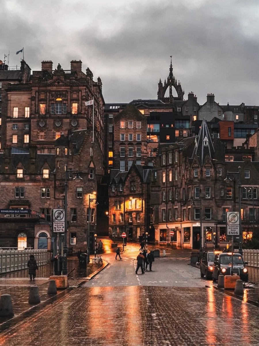 PrettyCitiesX's tweet photo. Edinburgh, Scotland 🏴󠁧󠁢󠁳󠁣󠁴󠁿 https://t.co/WHgjbZbohm