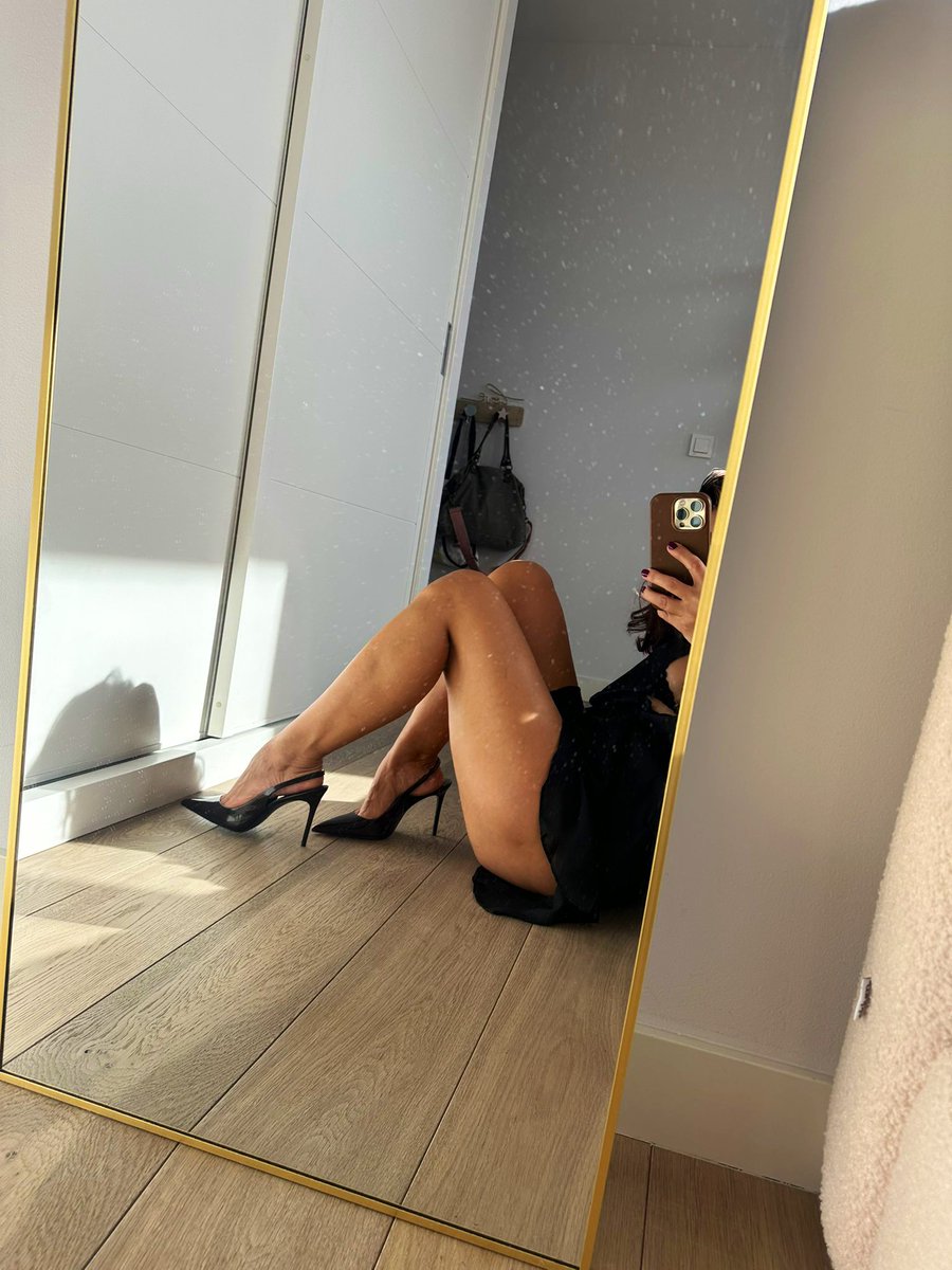 Ayna pozlarını seviyorum 🙃

#cumartesi #ayakfetişi #ayakkölesi #finansalköle  #sahibe #corapkadını