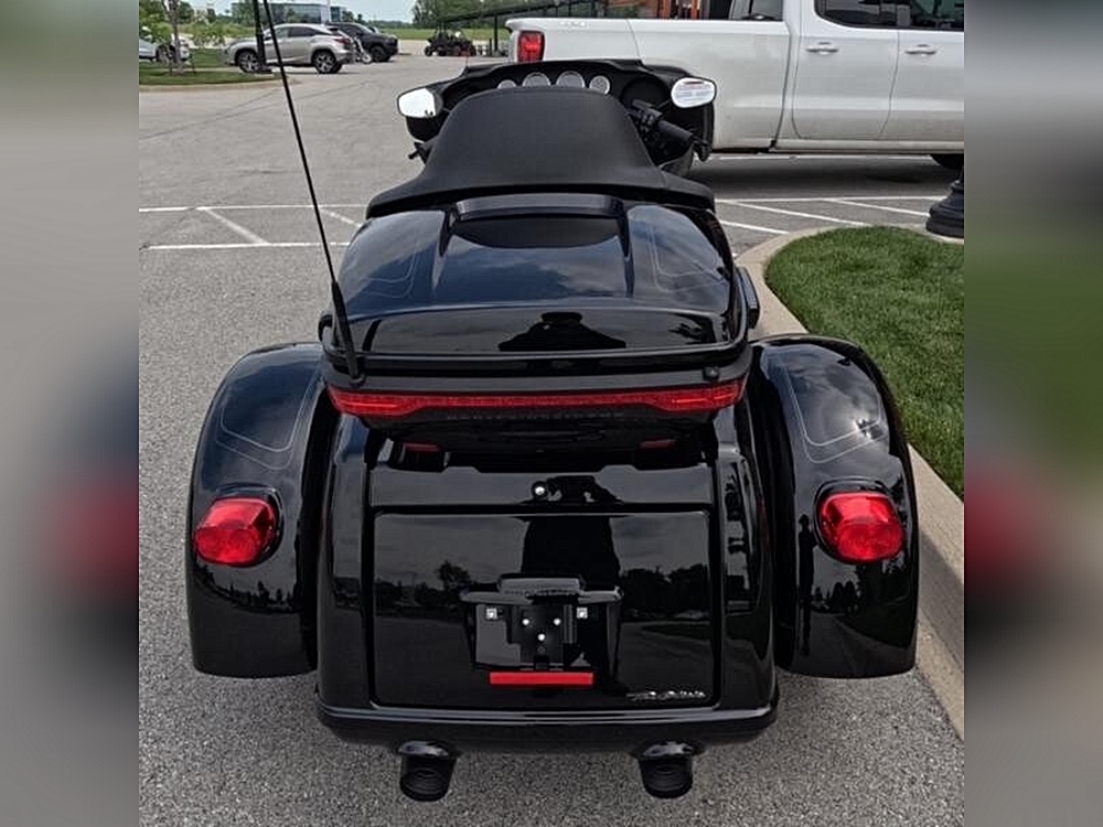 2025 Harley-Davidson 2025 Harley-Davidson Tri Glide Ultra Vivid Black 5miles
 visit our website for more details: soundharley.com 
or call 360 454 5000