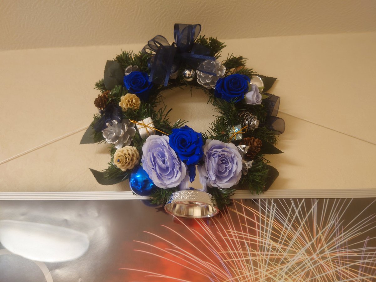HIDE_2312's tweet image. AUTECH里帰りミーティングで作ったChristmasリース🎄🧑‍🎄、ポスターとも合ってとても良い感じに出来た✨
#AOG 
#湘南里帰りミーティング