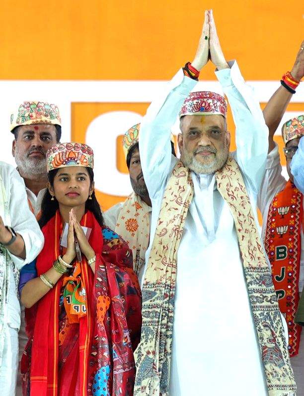 भाई हमारे यहां यादव Tea Stall पर चर्चा में यादव जी बता रहें हैं कि <a href="/maithilithakur/">Maithili Thakur</a> मुख्यमंत्री बनेगी।

बताया गया कि अमित शाह की candidate है। 

🙄

#Bihar #BiharPolitics #MaithiliThakur