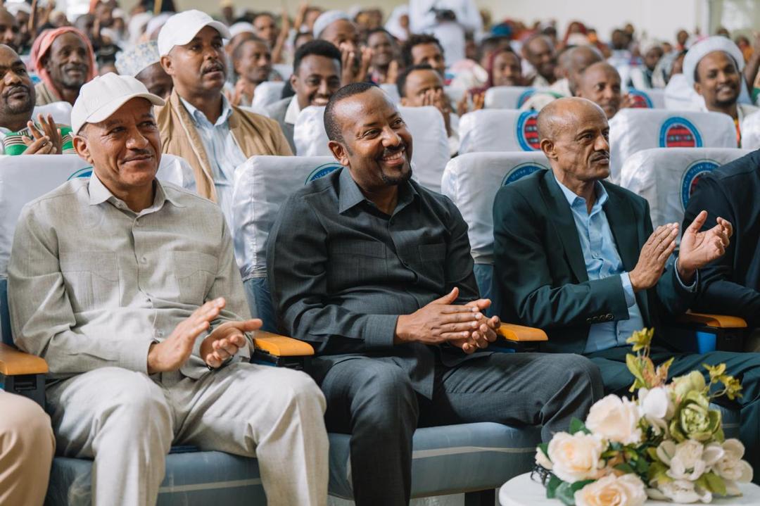 AbiyAhmedAli's tweet image. This morning, I addressed the people of Kemise Town, the administrative center of the Oromia Zone in the Amhara Regional State. This visit holds special significance, as it marks a zone I had yet to visit within the Amhara Region. Kemise’s early-stage corridor development…