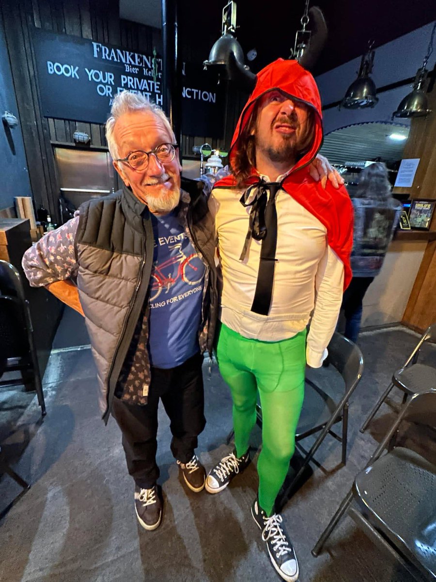 Talking Bottom tweet media