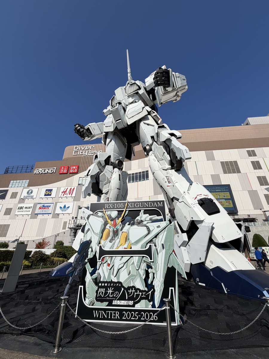 Enchi151's tweet image. 11月23日より、「冬季限定25-26Ver.ライトアップ」が始まるユニコーンガンダム立像。
Ξガンダムのオブジェがひと足早く登場してます。
#閃光のハサウェイ #キルケーの魔女