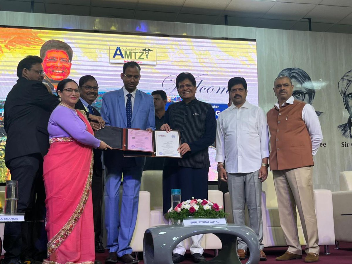 PiyushGoyal's tweet image. Visited the Andhra Pradesh MedTech Zone (AMTZ) Visakhapatnam today where I addressed MDs, partner CEOs, and scientists. 

Reiterated India&apos;s growing healthcare strength with our aim to strengthen AMTZ as a model hub of innovation.

Emphasised that with our design capabilities,…