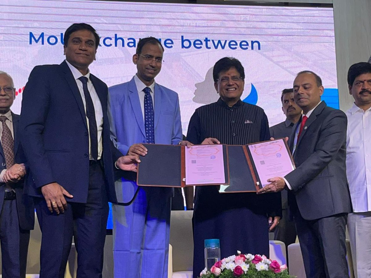 PiyushGoyal's tweet image. Visited the Andhra Pradesh MedTech Zone (AMTZ) Visakhapatnam today where I addressed MDs, partner CEOs, and scientists. 

Reiterated India&apos;s growing healthcare strength with our aim to strengthen AMTZ as a model hub of innovation.

Emphasised that with our design capabilities,…