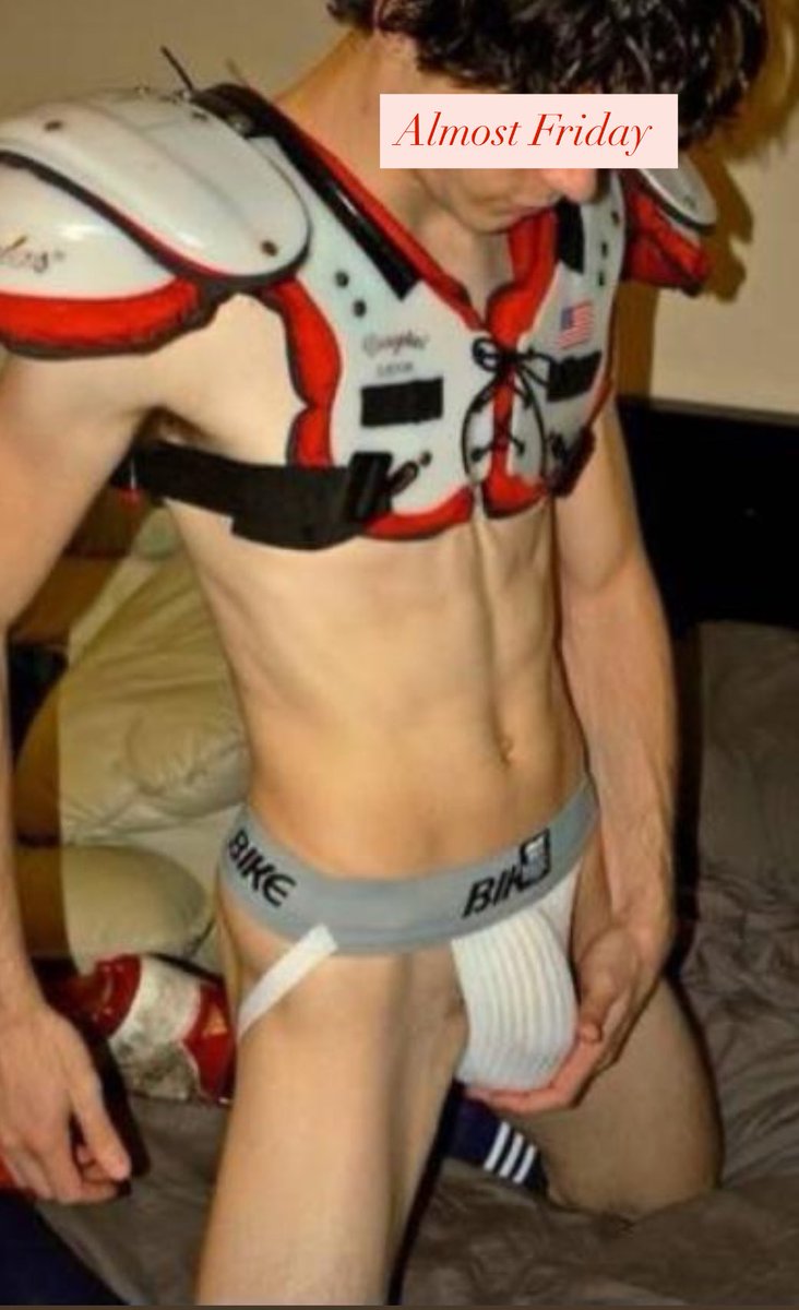 AlmostFriday420's tweet photo. #Almostfriday #frat #jock #jockstrap #football #twink #skinny #playingfootball #afterthegame https://t.co/fkr283KKLW