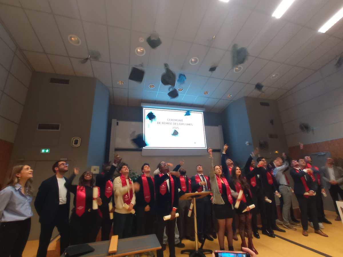 Vendredi 14 novembre 2025 s'est tenu la remise de diplôme 👨‍🎓👩‍🎓pour nos étudiants de Master MBFA et EPEES de l' <a href="/UnivPoitiers/">Université de Poitiers</a>. Le traditionnel lancé de mortiers 🎓a clôturé cette cérémonie riche en émotion #enseignementpublic