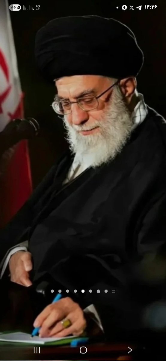 اگه از یه عکس آزرده شدن، پس وقتشه هزاران عکس ببینن 
هرکی دلش با ایران و غیرتشه، بک‌گراند گوشیش مثل #هادی_چوپان