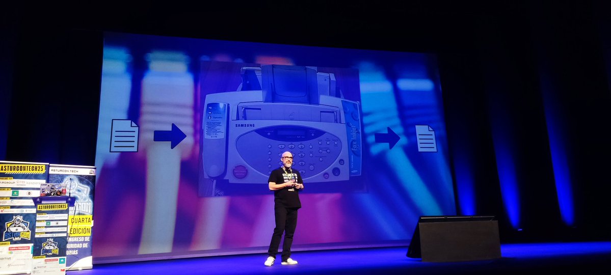 Flipante la investigación de <a href="/afernandesvigo/">Antonio Fernandes</a> con un fax #ciberseguridad #AsturCONTech25 <a href="/AsturCONtech/">𝗔𝘀𝘁𝘂𝗿𝗖𝗢𝗡.𝘁𝗲𝗰𝗵</a>