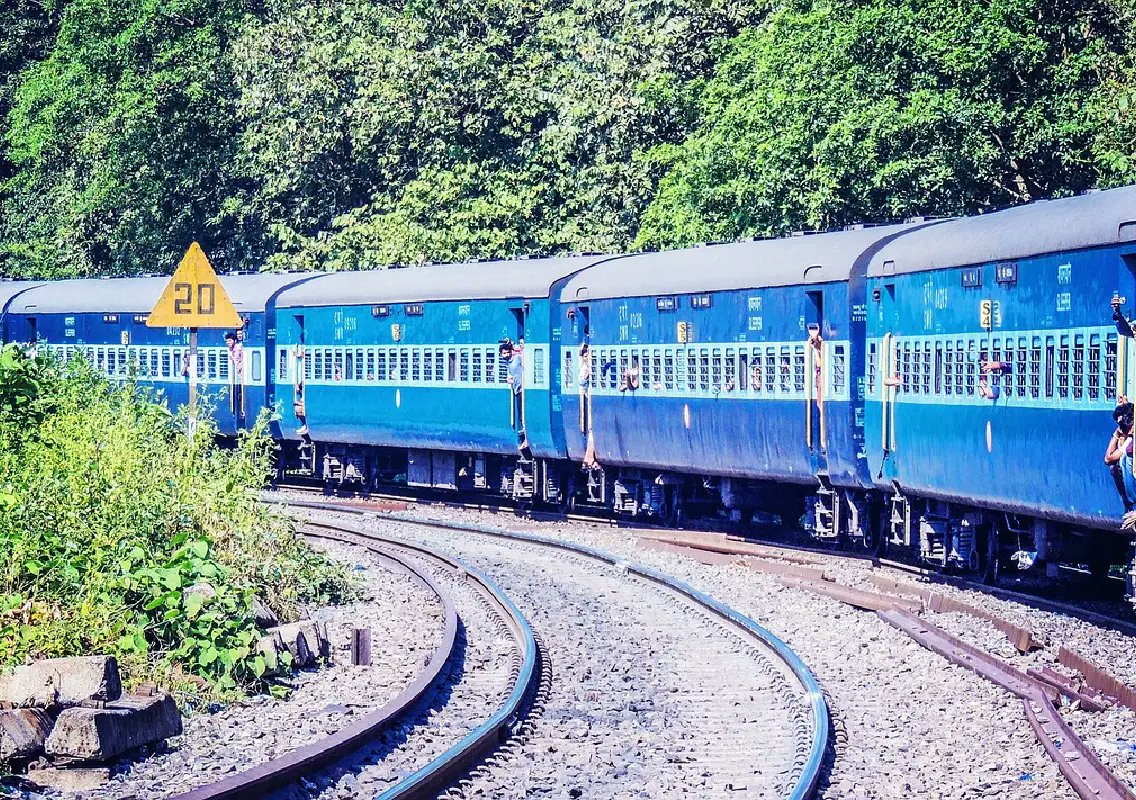 Newskarnataka's tweet image. Woman preaching inside Mumbai local train sparks debate on conduct in public spaces

#MumbaiNews #LocalTrainUpdates #PublicSpaceConduct #CommuterRights #IndiaNews 

newskarnataka.com/s/lloduq