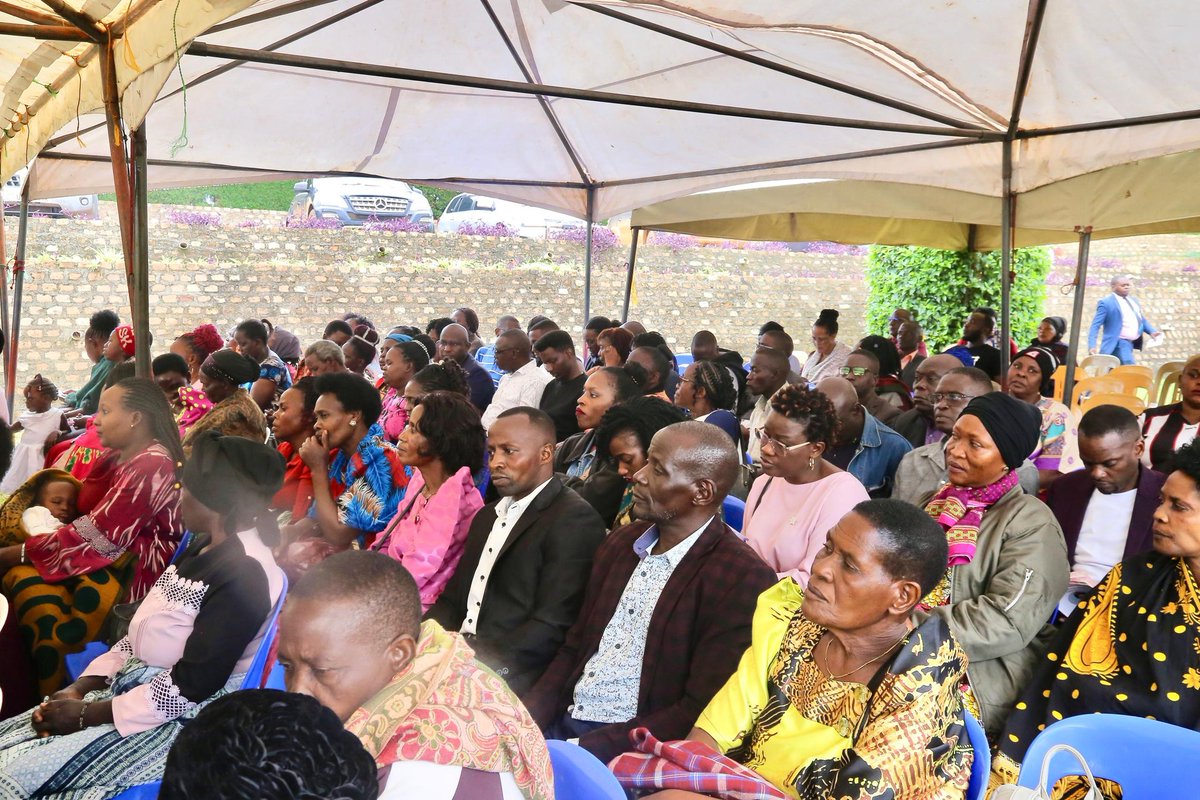 cpmayiga's tweet image. Leero ndi mu Buddu e Kyamuyimbwa, Kabonera gye tuzze okuwerekera muwala wange, Emily Caroline Nambi Musoke!