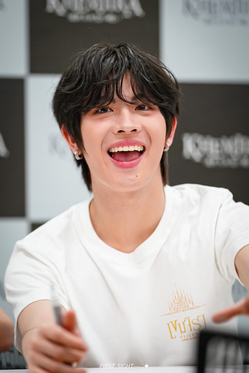 𝘍𝘐𝘙𝘚𝘛 𝘚𝘐𝘎𝘏𝘛── .✦ tweet media