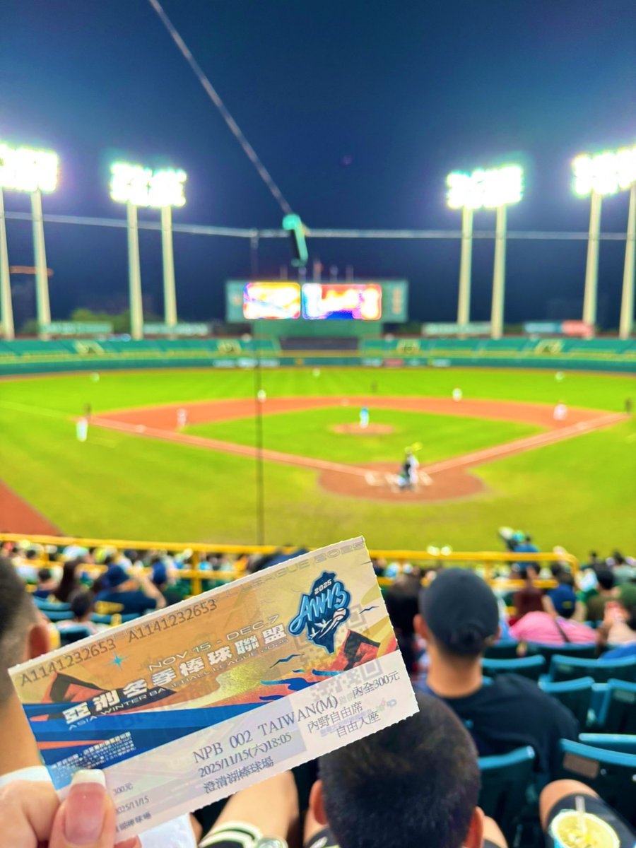 耶✌🏻 第一次看棒球賽～～～
男友說：
旁邊就是壞壞的聖地耶👀

有情侶夫妻有空晚點要見面的嗎🙌🏻🥰

#高雄
#南部
#情侶夫妻
#同房換不換
#澄清湖棒球場