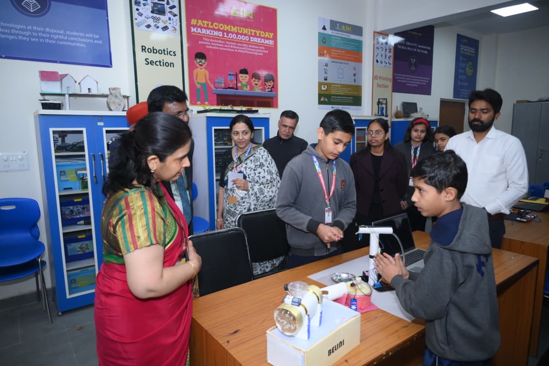 KVS_HQ's tweet image. Commissioner #KVS Ms Prachi Pandey visited #PMSHRI KV Rohtak today. Students presented a spirited Tribal Dance and an inspiring rendition of Vande Mataram. She also inaugurated the Vocational Lab under the PM SHRI scheme, boosting hands-on learning.