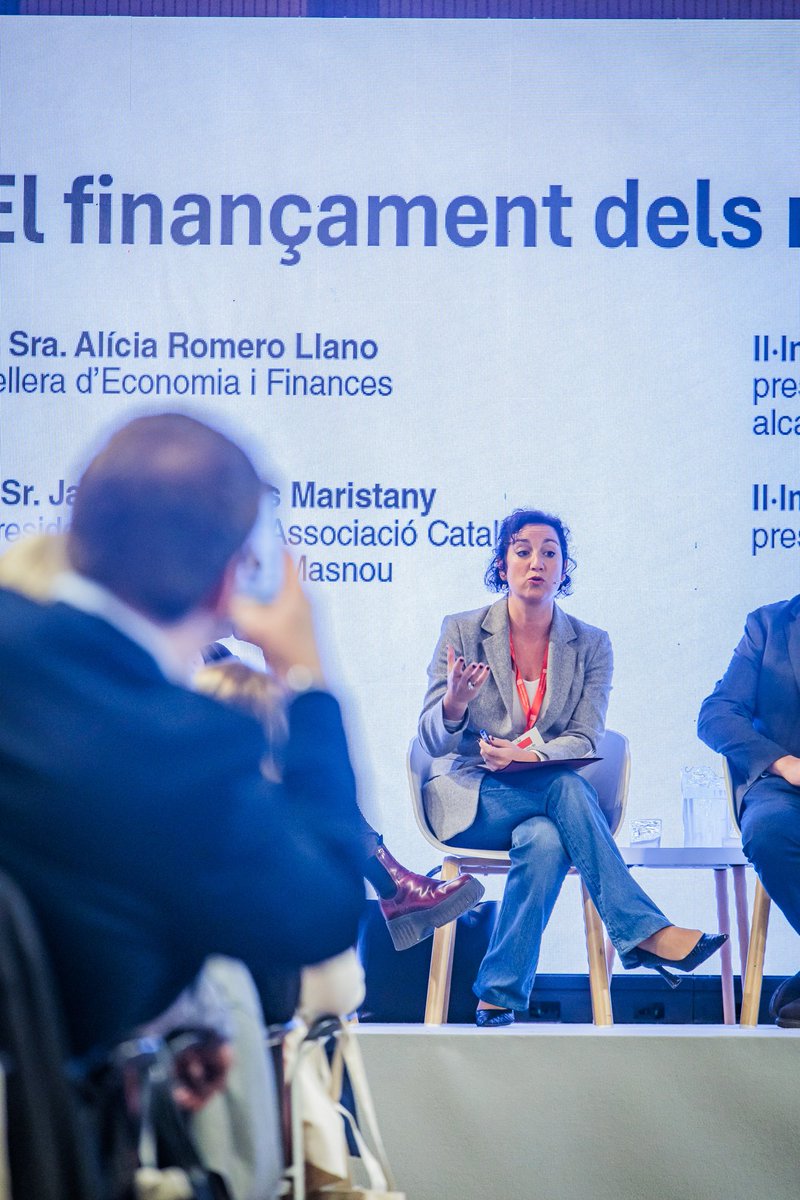 El Govern celebrem avui la I Trobada de Municipis Rurals. 
Treballem per garantir que arreu de Catalunya hi hagi oportunitats, cercant l'equilibri territorial.

🫱🏻‍🫲🏼 Posem més recursos als municipis rurals, però també eines per a garantir que tenen un impacte en la ciutadania.
👌🏼