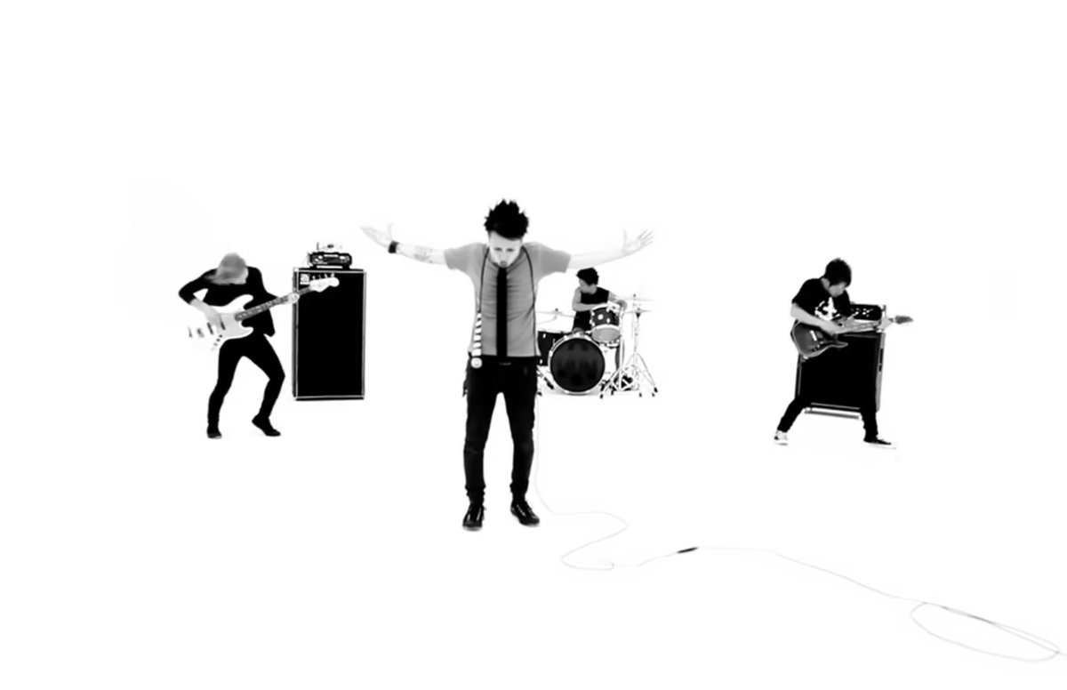 daisizen_pui's tweet image. うるさいバンドは白い部屋に閉じこめられがちは草