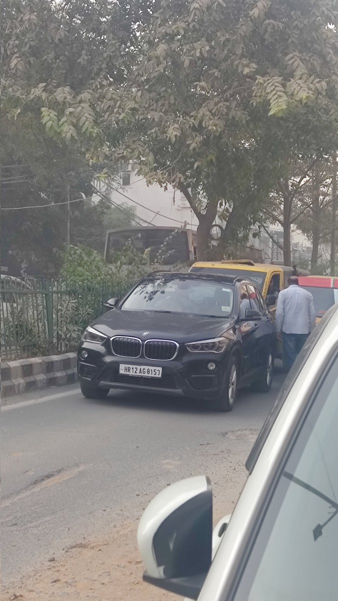 JulietNiang's tweet photo. Delhi: This auto behind in the right, hit or touch the bmw ....the guy in front got down and started slapping the auto driver.
My question is...why we Indians love to hit on someone!!
He can drag some amount out or give him to the police..why hit???? 
JUST SAYING.
Let's grow up. https://t.co/ibyxYqSHFO