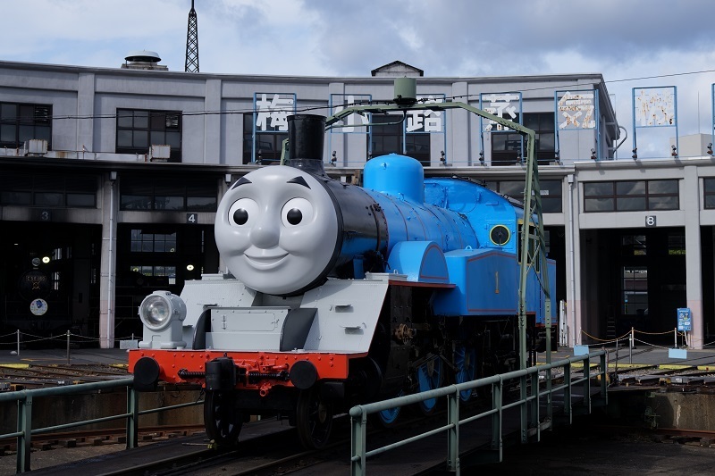 about_and_aout's tweet photo. ぼく、トーマス。京都鉄道博物館に来てね🤣 https://t.co/yI2cOtHGj0