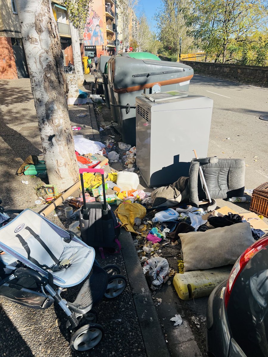 #netejemgirona 
<a href="/gironabruta/">@gironabruta</a> <a href="/GironaNetaDigna/">Girona Neta i Digna</a> <a href="/Girona_Cat/">Ajuntament de Girona</a> <a href="/llsalellasvilar/">Lluc Salellas i Vilar</a> <a href="/sergicot/">Sergi Cot 🇵🇸</a> <a href="/DiarideGirona/">Diari de Girona</a> <a href="/elpunt/">El Punt Avui Girona</a> <a href="/RedaccioAltaveu/">Redacció Altaveu</a> <a href="/Gironanoticies/">Diari Girona Notícies</a> <a href="/MilloremGirona/">MilloremGirona</a>  <a href="/Ffr1449591/">SALVEM GIRONA</a>
<a href="/GuanyemGirona/">Guanyem Girona</a>
<a href="/gencat/">Generalitat de Catalunya</a> <a href="/som3cat/">3Cat</a> <a href="/Cati_Girona/">CatInfo Girona</a> <a href="/tvgirona/">Televisió de Girona</a> <a href="/SERGirona/">Ràdio Girona</a> <a href="/salutcat/">Salut</a> <a href="/EUEnvironment/">EU EnvironmentAgency</a> <a href="/elmonarac1/">El món a RAC1</a>