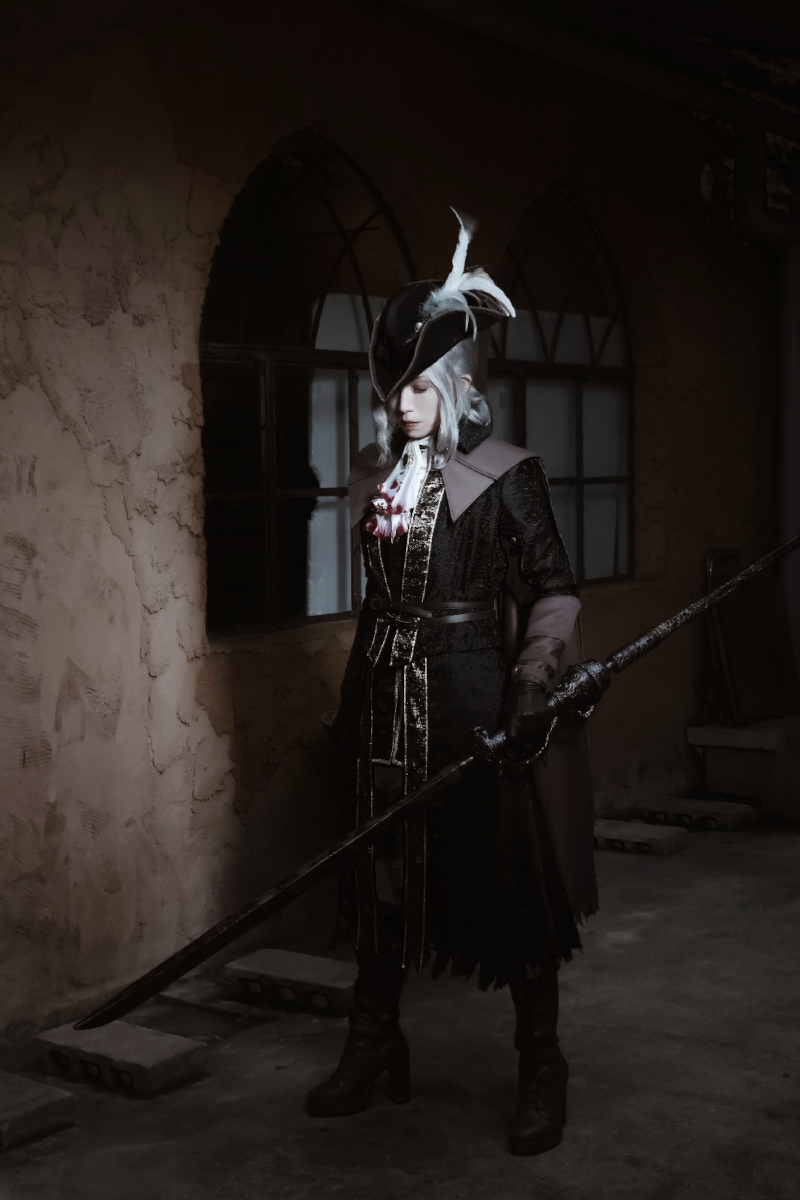 Lady Maria cosplay from 𝕭𝖑𝖔𝖔𝖉𝖇𝖔𝖗𝖓𝖊
