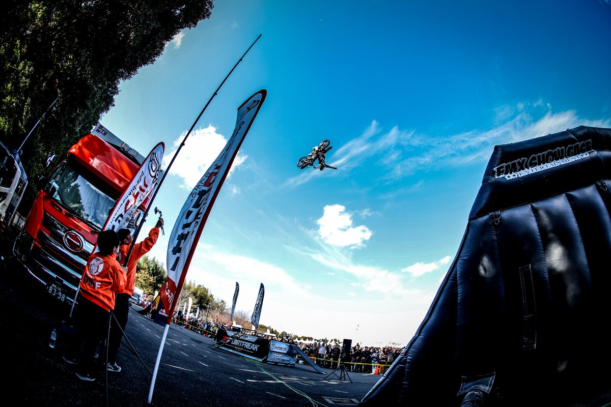 kusudo's tweet image. BDSバイクセンサー秋の祭典　控えめにいってとても良かった！！！FMXショーは２回、大技の連続！　#BDSバイクセンサー　#BDS ＃FMX