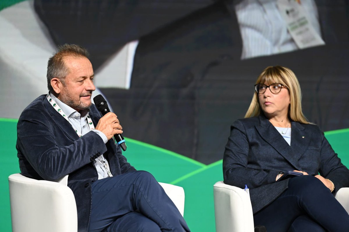 CislNazionale's tweet image. All’Assemblea nazionale #Cisl la  forte testimonianza di #LorenzoCremonesi, inviato di guerra del @Corriere, e le riflessioni di @VEParsi1, Professore ordinario Università del Sacro Cuore di Milano, per una pace sostenibile e duratura.

#MaratonaPerLaPace #CISL