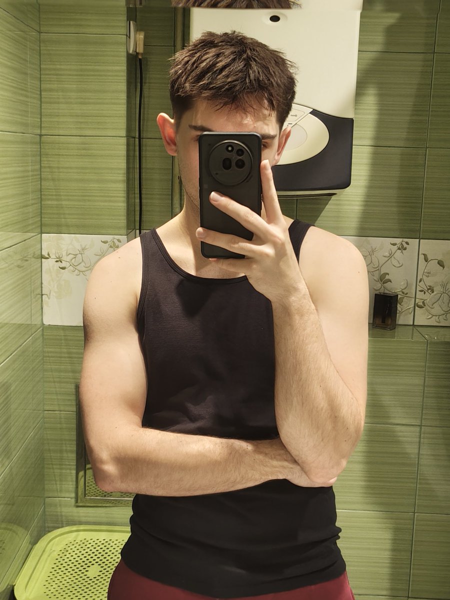 Ostatnio zacząłem promować swoje prace na tik toku, dlatego też zniknąłem, ale wracam