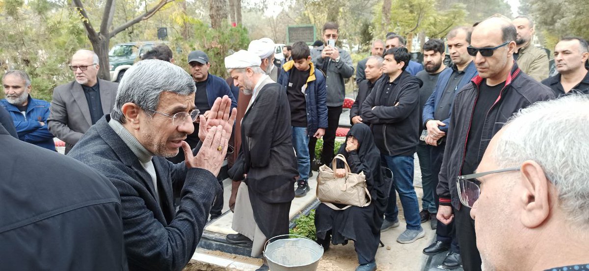 dolatebahar's tweet photo. مراسم تشییع و تدفین مرحومه زرین احمدی‌نژاد، خواهر گرامی دکتر محمود احمدی‌نژاد در بهشت زهرا(س) https://t.co/buMyTH8rjj