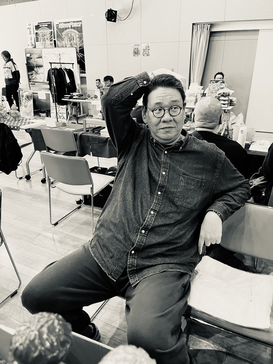 あんちくん撮影なワタシ…
頑張ってポーズを維持してるのになかなか撮らない男あんちくん…
 
あと、あんちくんのインスタストーリーズでゴジラのテーマ曲付きでワタシの写真あげてやがるので、今度後ろからこっそり近づいてズボンとパンツを同時に引きずり下ろしてやろうと心に誓いました🩲✨