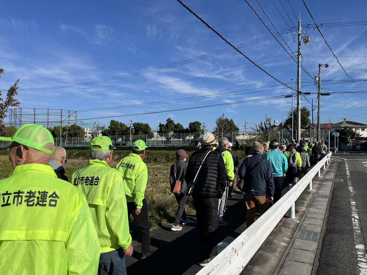 tanakatakeshi's tweet image. 【青春クラブ】

今日は年2回開催される、知立市老人クラブ連合会改め「青春クラブ」さんの歩け歩け運動に参加させていただきました。

今日は絶好のウォーキング日和ですね〜。

参加者の皆さんと色々な話題でお話をしながら、楽しく歩きました。

#質実剛健
#田中健
#未来共創
#地域密着