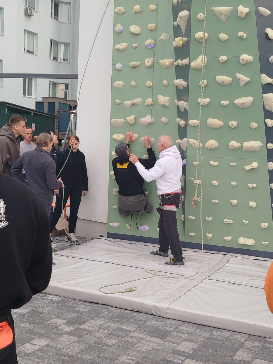 K_Yakimenko's tweet image. Хто думав, що з ампутацією не можна лазити по стінах скидає по 100 грн сюди x.com/K_Yakimenko/st…
Хто так не думав, скидає по скільки не соромно