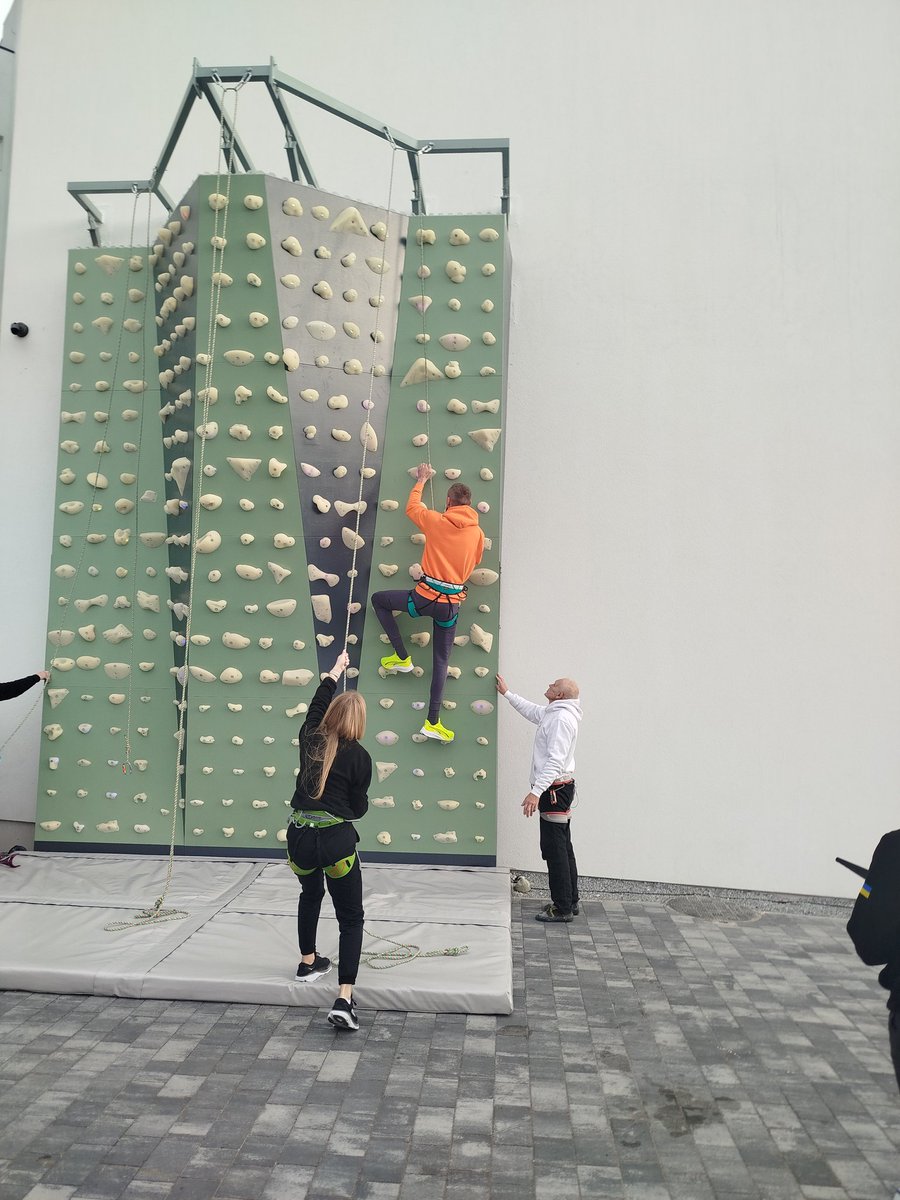 K_Yakimenko's tweet image. Хто думав, що з ампутацією не можна лазити по стінах скидає по 100 грн сюди x.com/K_Yakimenko/st…
Хто так не думав, скидає по скільки не соромно