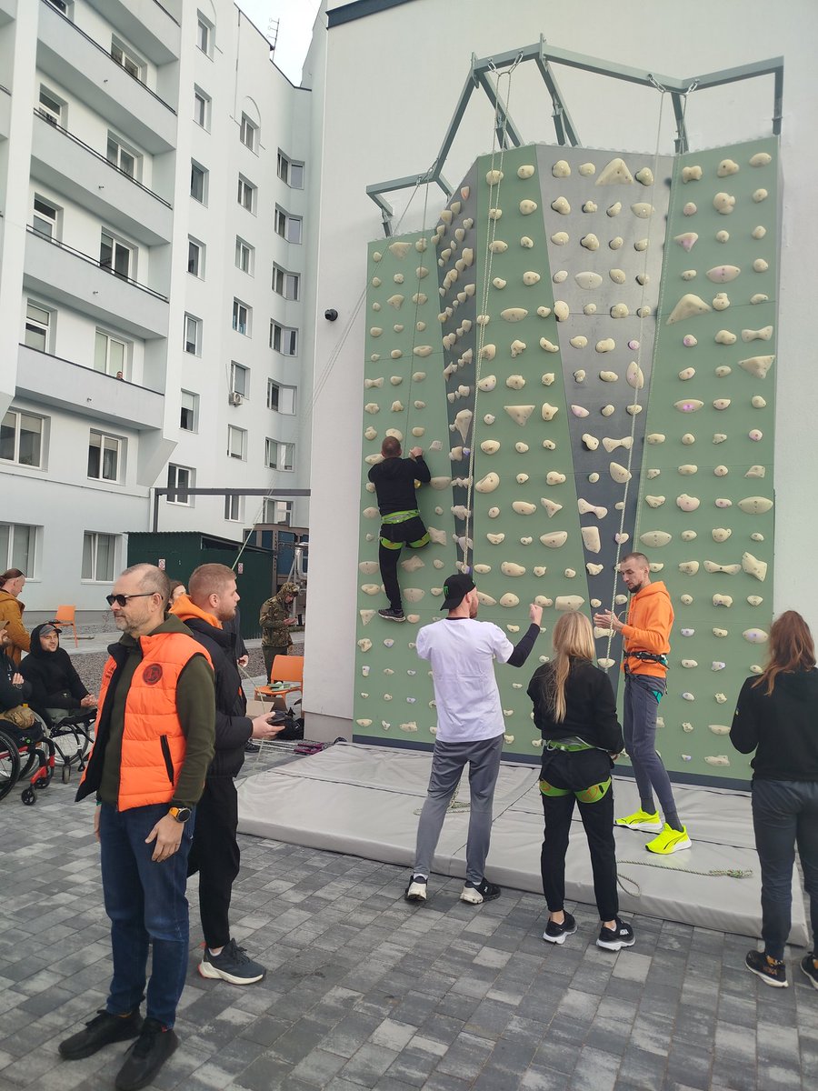 K_Yakimenko's tweet image. Хто думав, що з ампутацією не можна лазити по стінах скидає по 100 грн сюди x.com/K_Yakimenko/st…
Хто так не думав, скидає по скільки не соромно