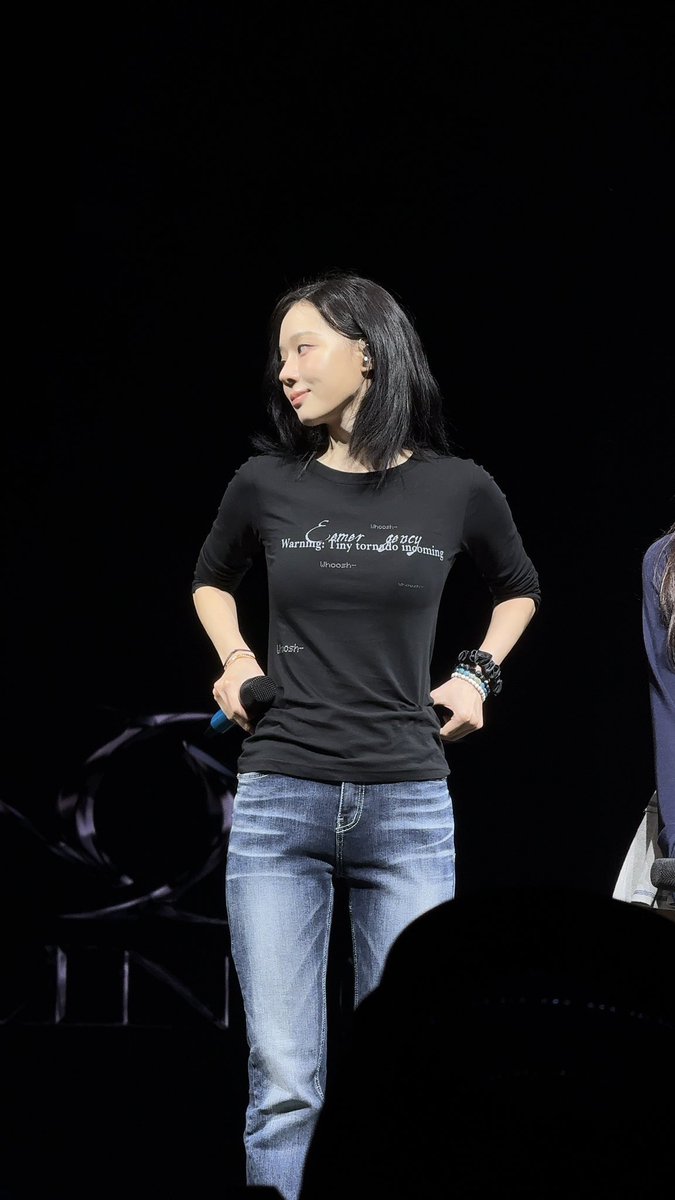 joyminjeong's tweet image. the outfit ?? her body line? 😩😩