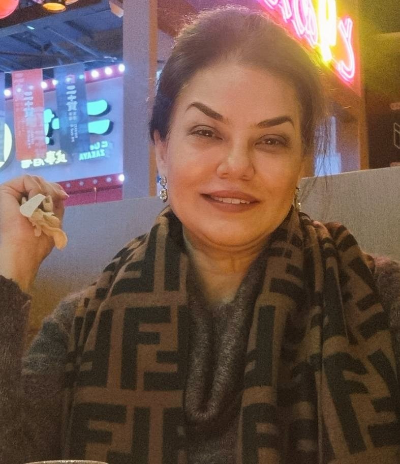 بشری تسکین جس نے آج بشری بی بی کے خلاف آرٹیکل لکھا ہے۔
اس خاتون کا بائیو ڈیٹا چیک کیا تو یہ مسلم لیگ ن کی متحرک کارکن نکلی۔
آپ سب اس خاتون پر لعنت بھیجتے جائیں۔