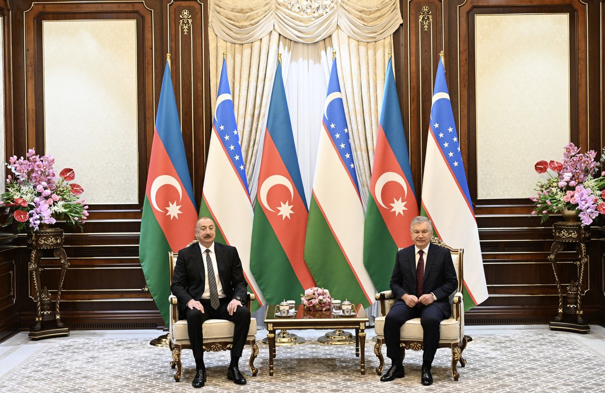 presidentaz's tweet image. President Ilham Aliyev held one-on-one meeting with President of Uzbekistan.

president.az/en/articles/vi…