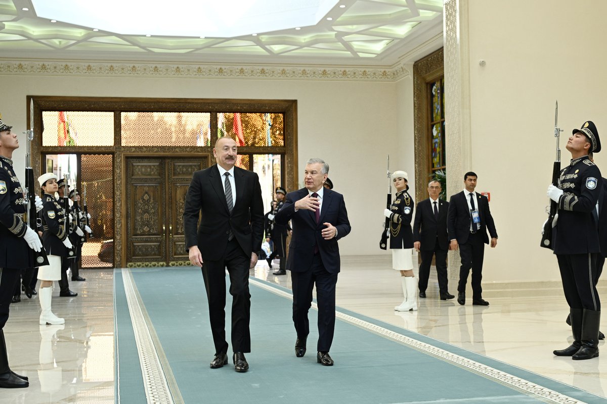 presidentaz's tweet image. President Ilham Aliyev held one-on-one meeting with President of Uzbekistan.

president.az/en/articles/vi…