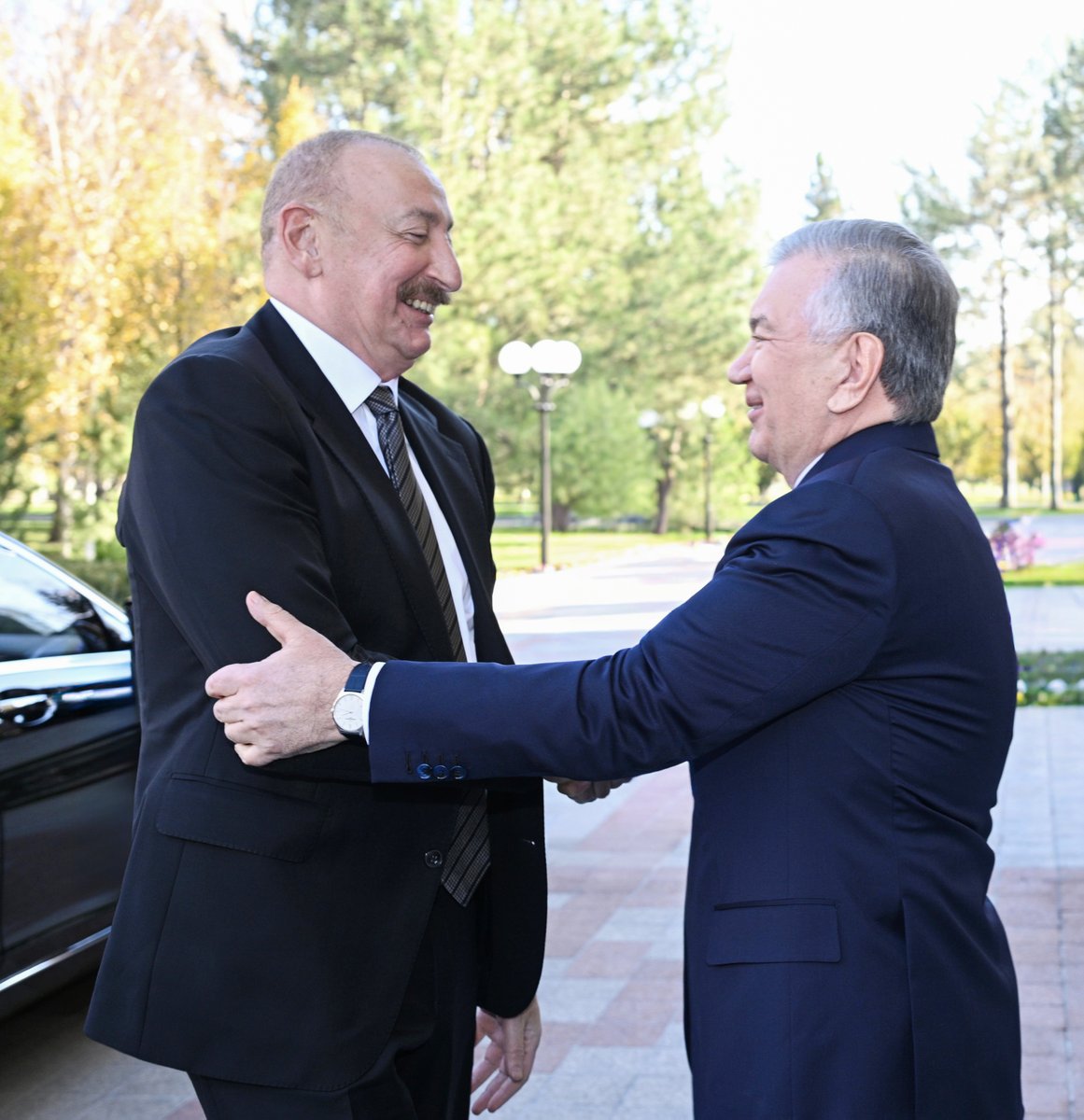 presidentaz's tweet image. President Ilham Aliyev held one-on-one meeting with President of Uzbekistan.

president.az/en/articles/vi…