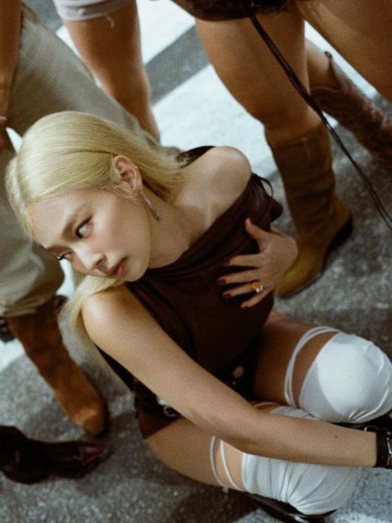 ragingsapphic_'s tweet image. She’s THAT stunna make you wanna swing BOTH ways!