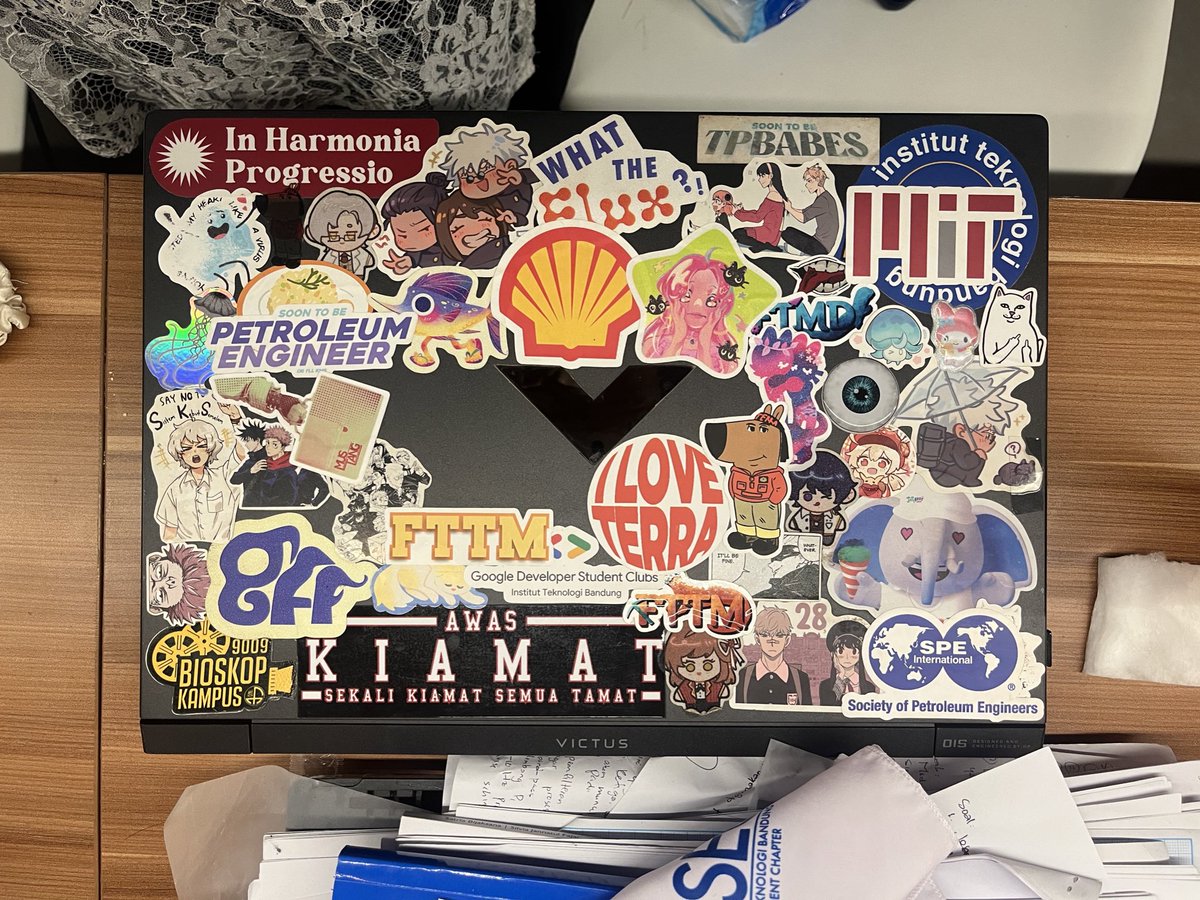 SSAT0RU's tweet image. did my laptop scare you...